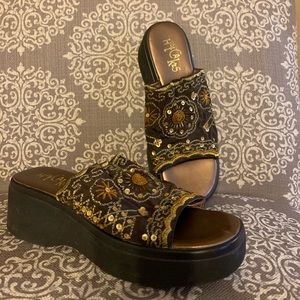 Hot Cakes Platform Embellished Slides